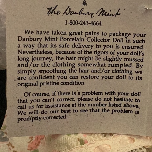 Vintage Danbury Mint Porcelain Collector Doll - 1992 (Original Packaging + Tag!) - Picture 4 of 6